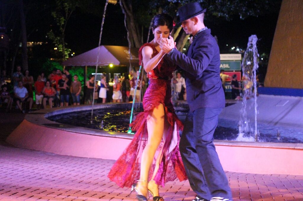 Tango no Marco das 3 Fronteiras. Foto: Diogo Justus /Divulgação Marco das 3 Fronteiras