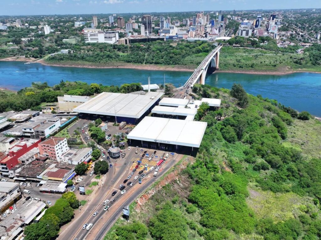 Vista aérea da Aduana da Ponte Internacional da Amizade. Foto: Divulgação/Assessoria de Comunicação da Alfândega da Receita Federal em Foz do Iguaçu.