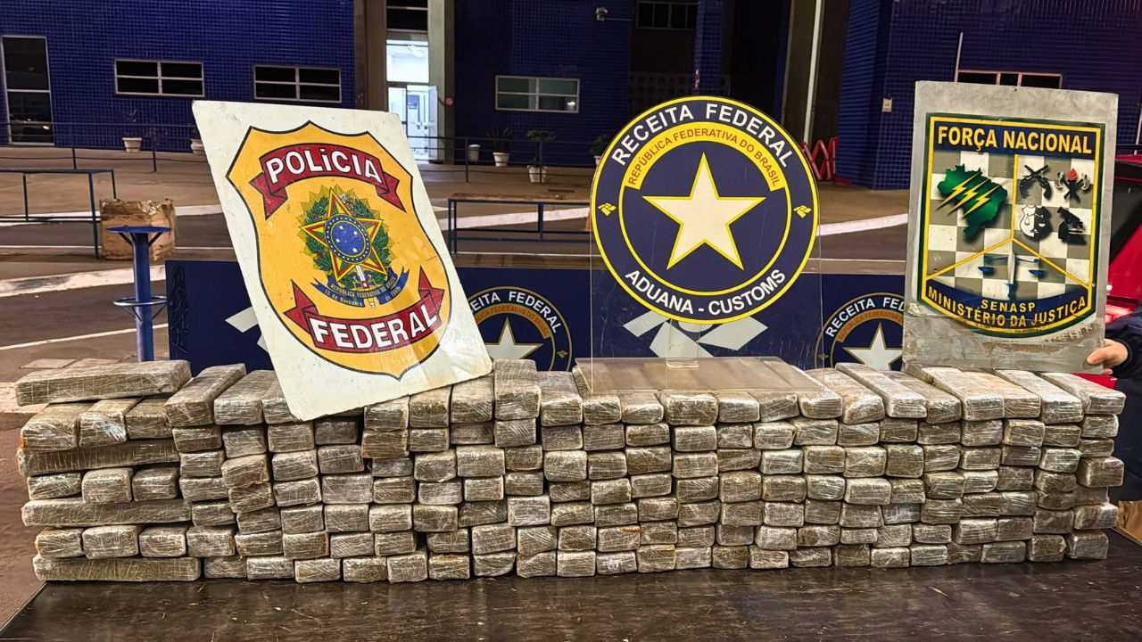 Receita Federal apreende 100 kg de maconha na Ponte da Amizade neste sábado 10 de maio