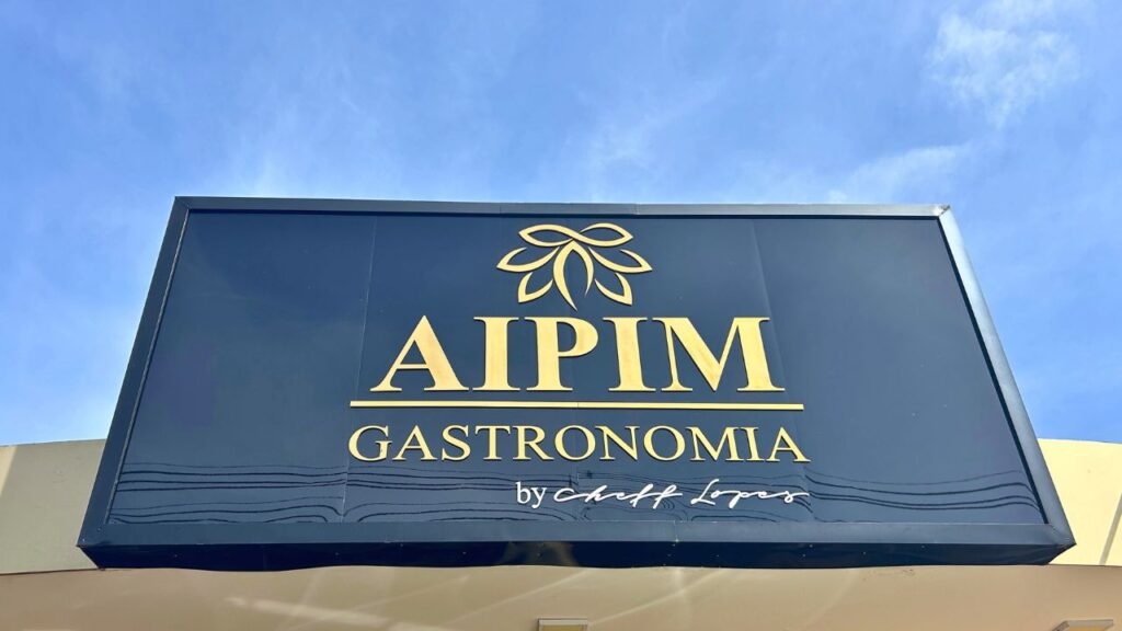 Chef Lopes inaugura o Aipim Gastronomia em Foz do Iguaçu com buffet autoral e ambiente sofisticado. Restaurante atende turistas e moradores. Foto: Kaká Souza.