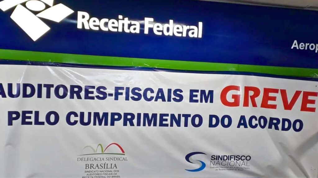 Operação Padrão da Receita Federal deve afetar o fluxo na fronteira entre 21 e 23 de maio, com fiscalização rigorosa nas pontes de Foz do Iguaçu.