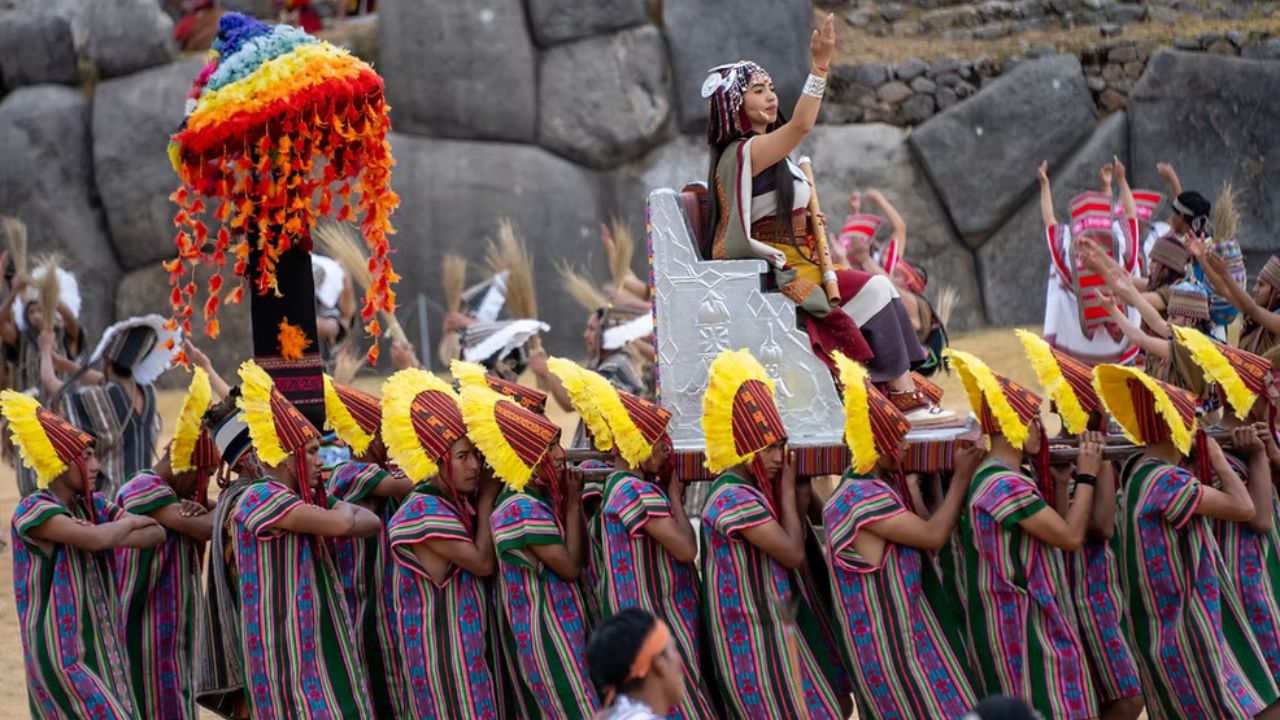 A Coya, a esposa do Inca durante o Inti Rayme - a Festa do Sol dos incas: obra também faz parte da Exposição “Peru - Arquitetura e Cultura”