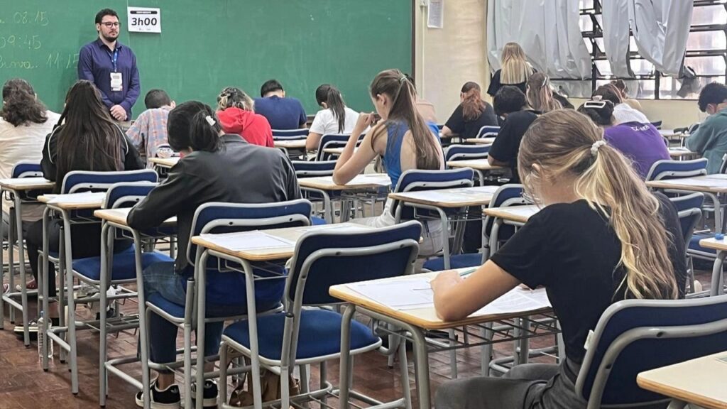 Unioeste muda formato de ingresso para 2025, distribuindo vagas entre Vestibular, SISU, Aprova Paraná e Unio+, com novas regras de cotas.